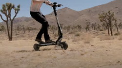 The SPLACH Mukuta foldable dual-motor e-scooter